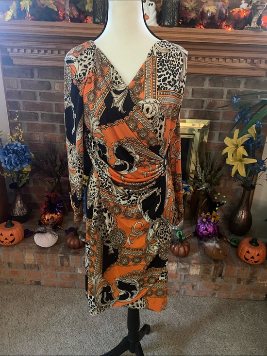Dresses & Skirts - Carmen Marc Valvo size medium wrap dress